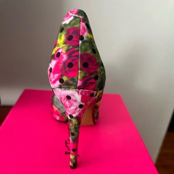 NWT Betsey Johnson funky pumps, size 9 1/2 US, new & never worn. - Picture 5 of 6